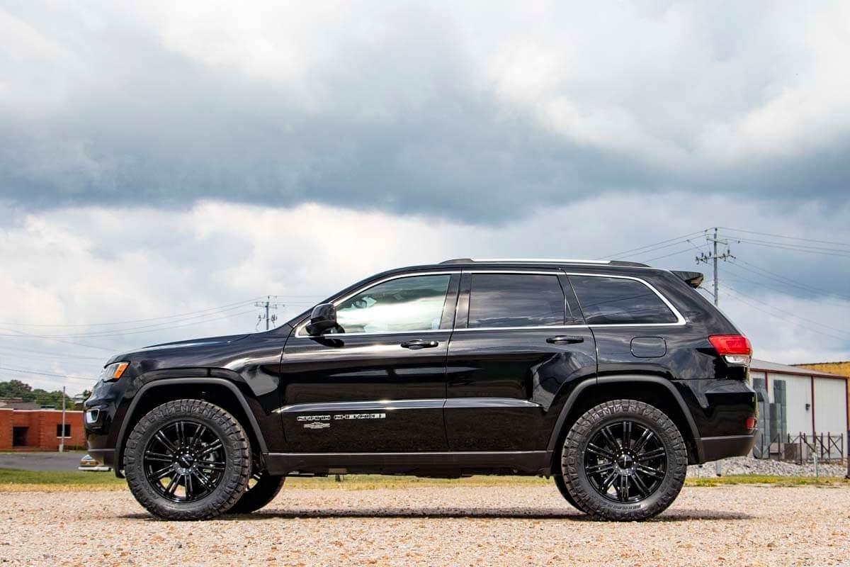 Jeep Grand Cherokee Suspension Lift Kit - Rough Country - 2.5 Inch Lift Kit | N3 Struts - '11-'15